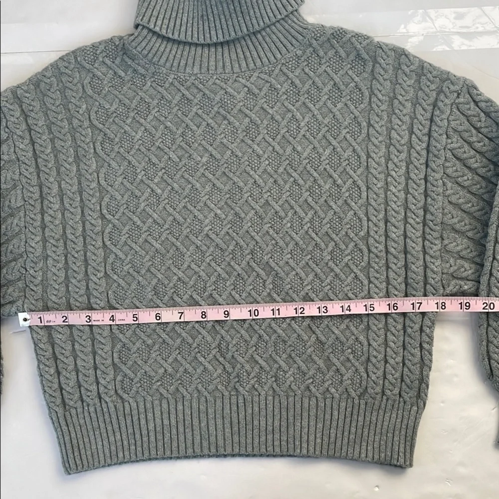 Truth by Republic Chunky Knit Turtleneck Sweater with Cable Pattern Small